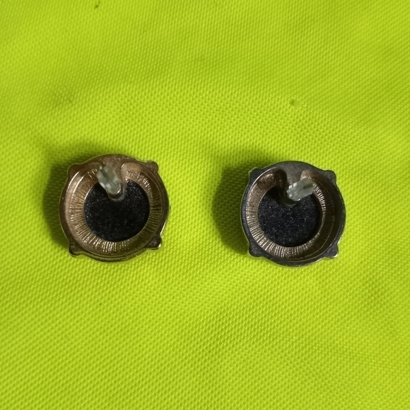 Goldtone Grey hematite round post earrings - Picture 3 of 5